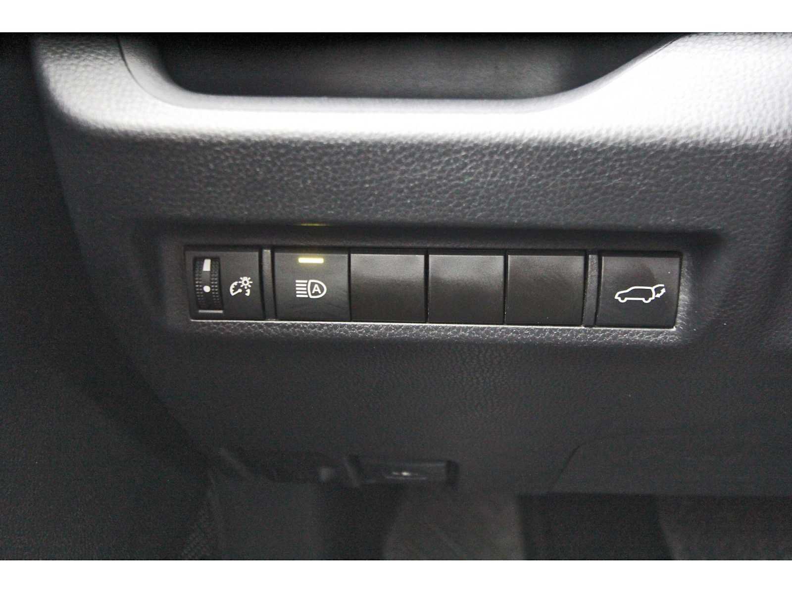 Used 2022 Toyota RAV4 XLE Premium FWD image 19