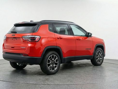 Used 2025 Jeep Compass Trailhawk image 9