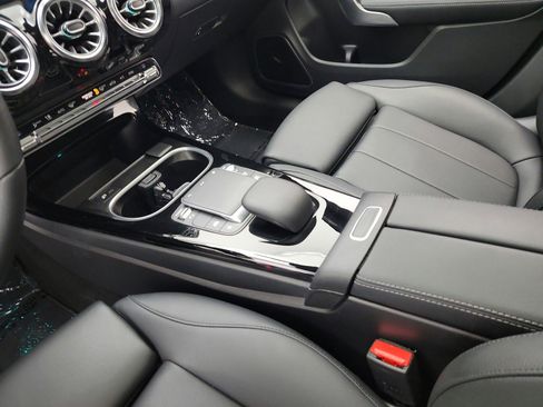 Used 2023 Mercedes-Benz CLA 250 image 11