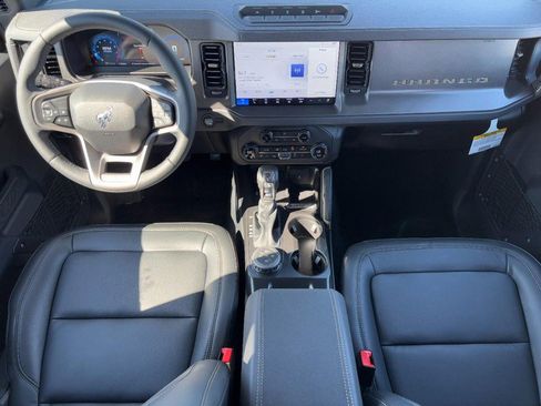 New 2025 Ford Bronco Badlands image 6