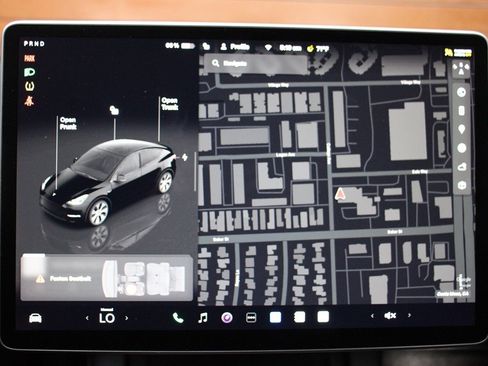 Used 2022 Tesla Model Y Long Range AWD/4WD image 10