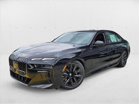 New 2025 BMW i7 xDrive60 w/ Premium Package image 1