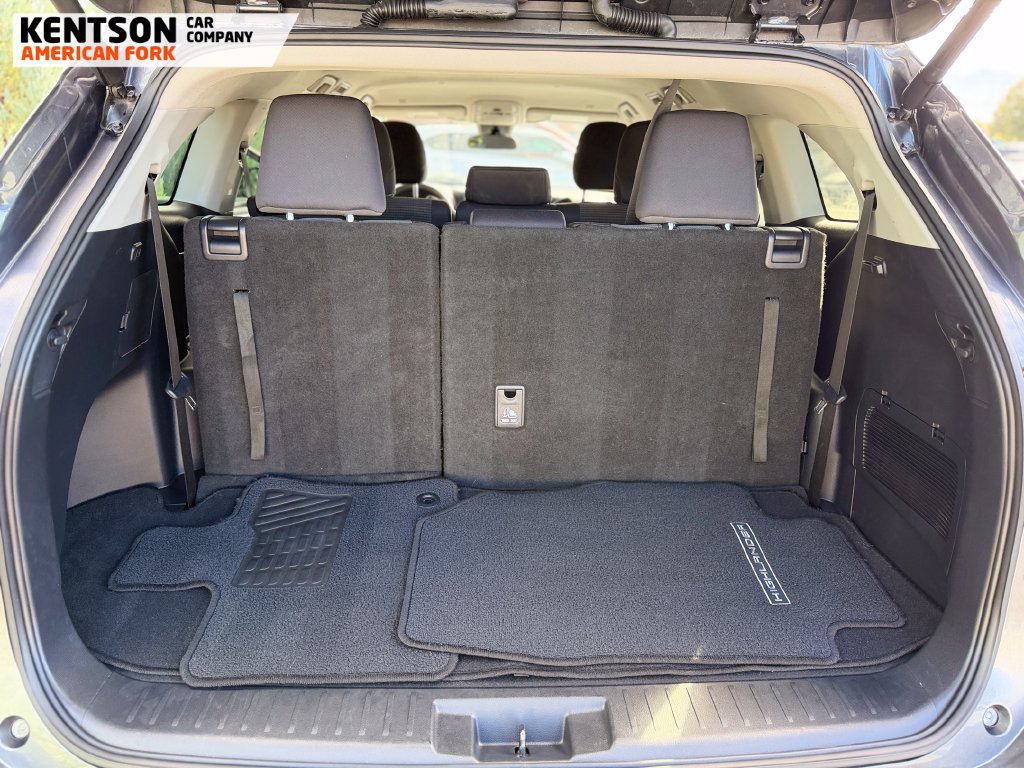 Used 2025 Toyota Highlander LE AWD/4WD image 34