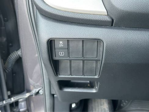 Used 2017 Honda CR-V LX image 16