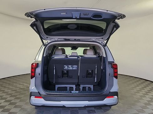 Used 2026 Kia Carnival EX FWD image 6