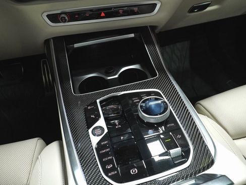 Used 2025 BMW X7 M60i image 21