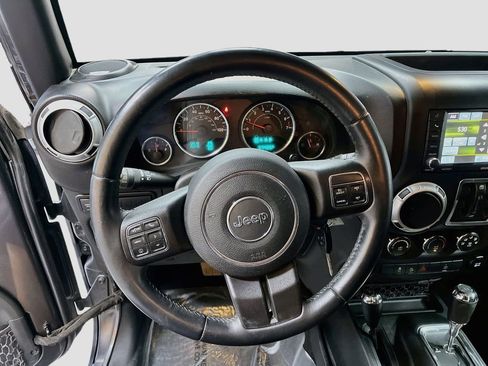 Used 2016 Jeep Wrangler Unlimited Rubicon w/ Connectivity Group AWD/4WD image 11