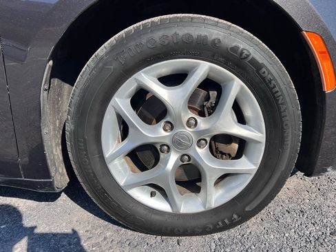 Used 2017 Chrysler Pacifica Touring Plus w/ Tire & Wheel Group image 32