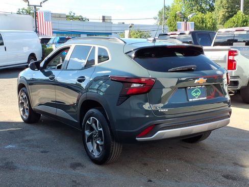 Used 2026 Chevrolet Trax LT FWD image 4
