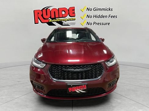 Used 2022 Chrysler Pacifica Touring-L w/ S Appearance Package AWD/4WD image 9