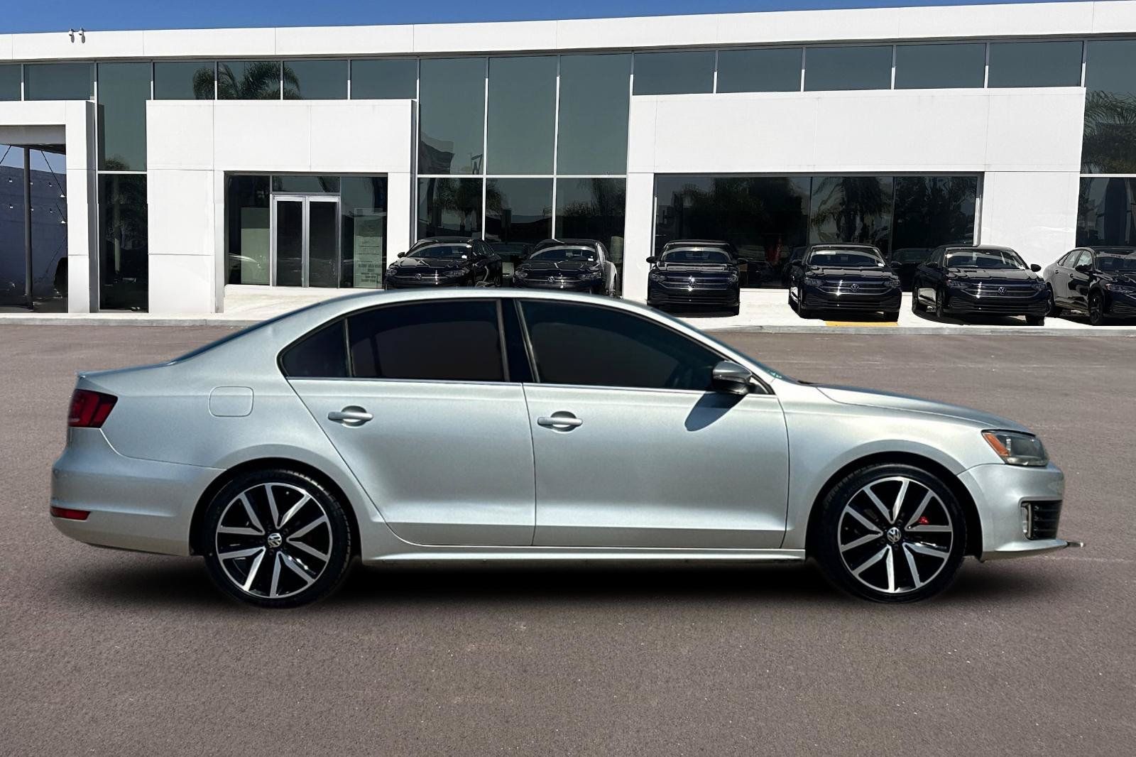 Used 2014 Volkswagen Jetta GLI Autobahn FWD image 2