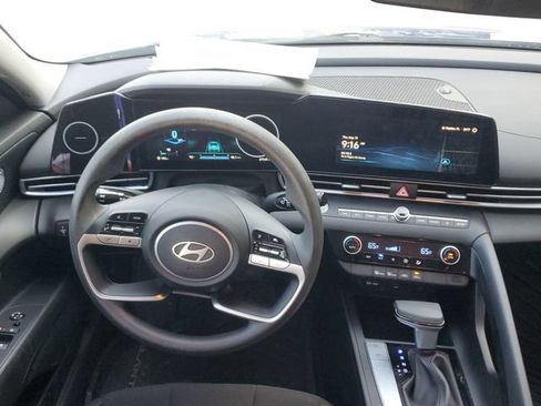 Used 2024 Hyundai Elantra SEL FWD image 11