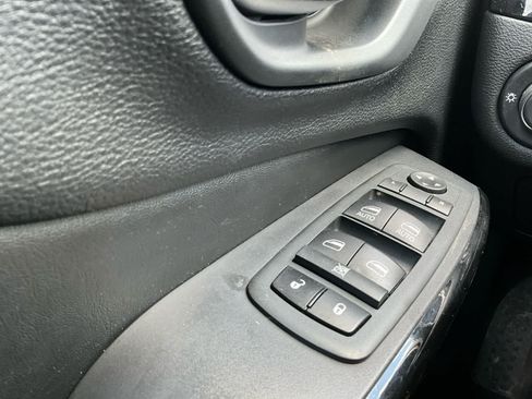 Used 2020 Jeep Cherokee Latitude Plus AWD/4WD image 19