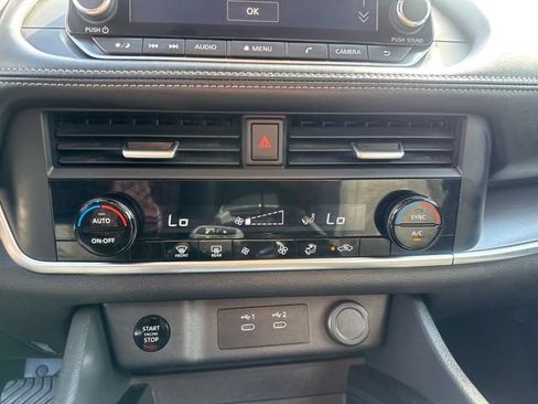 Used 2024 Nissan Rogue SV AWD/4WD image 19