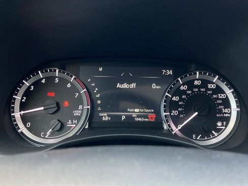 Certified 2024 Toyota Highlander XLE image 17