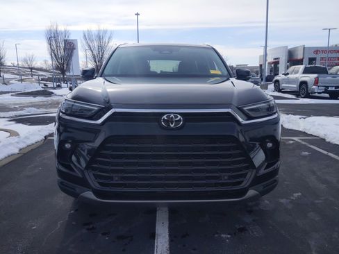 Used 2025 Toyota Grand Highlander Limited image 3