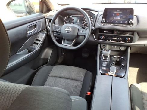 Used 2025 Nissan Rogue SV FWD image 5