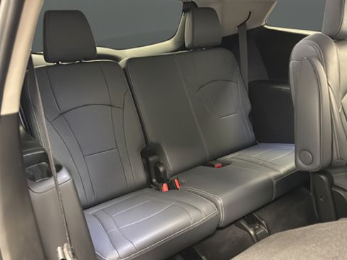 Used 2018 Buick Enclave Premium w/ LPO, Hit The Road Package AWD/4WD image 24