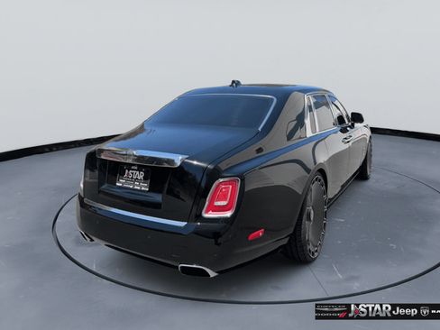 Used 2022 Rolls-Royce Phantom Sedan RWD image 5