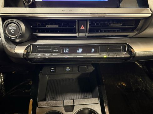 Used 2023 Toyota Prius LE image 18