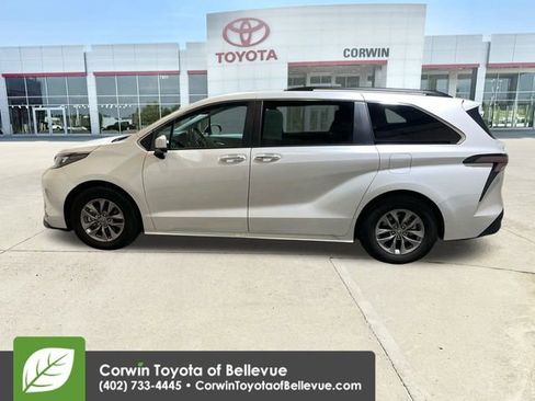 Used 2024 Toyota Sienna XLE image 5