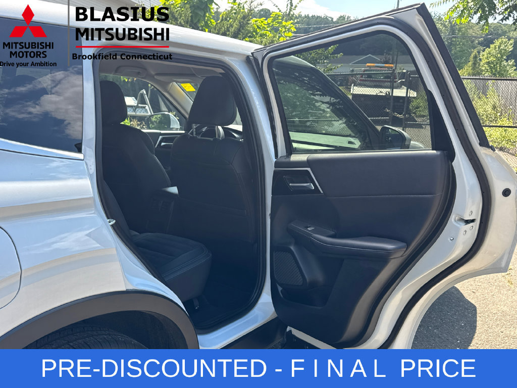 Used 2024 Mitsubishi Outlander 4WD Plug-In Hybrid image 22