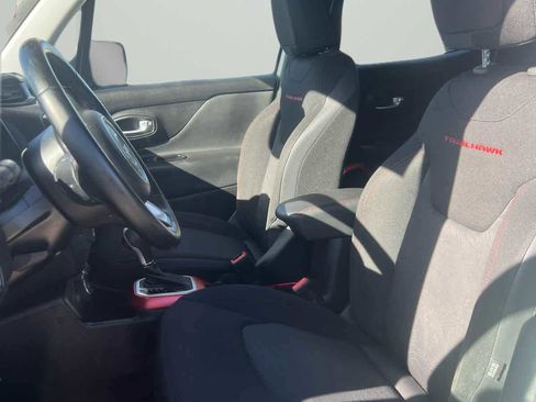 Used 2018 Jeep Renegade Trailhawk w/ UConnect 8.4 Nav Group image 10