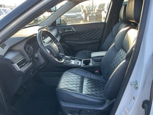 Used 2022 Mitsubishi Outlander SEL image 12