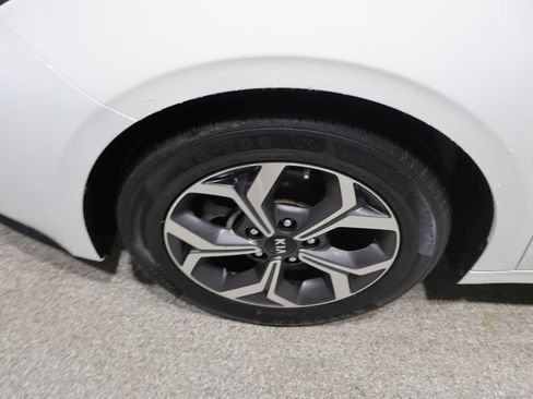 Used 2019 Kia Forte LXS FWD image 8