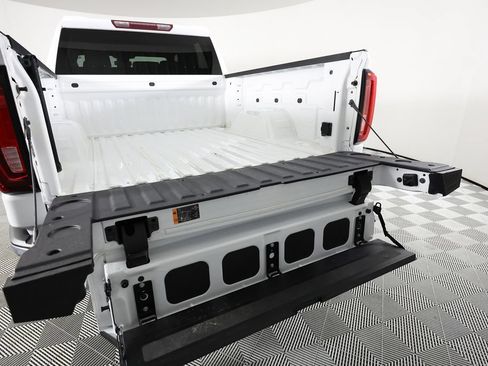 Used 2025 GMC Sierra 1500 SLT AWD/4WD image 8