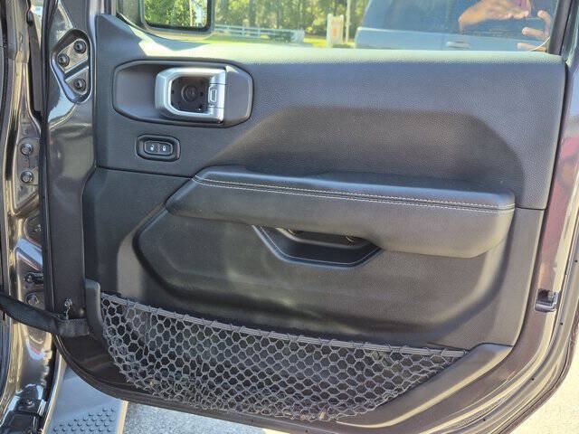 Used 2020 Jeep Wrangler Unlimited Sahara AWD/4WD image 32