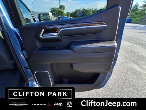 Used 2024 GMC Sierra 1500 SLE AWD/4WD image 14