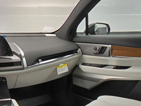 New 2026 Cadillac Vistiq Sport w/ LPO, Floor Liner Package image 11