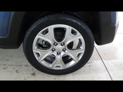 Certified 2023 Jeep Renegade Limited image 11