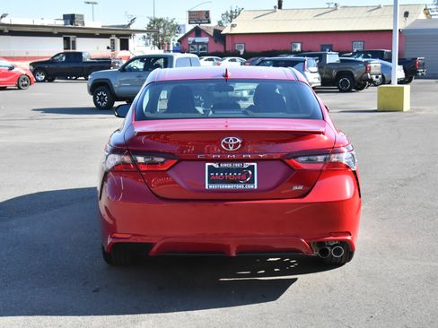 Used 2024 Toyota Camry SE image 7