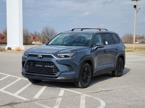 New 2026 Toyota Grand Highlander XLE image 2