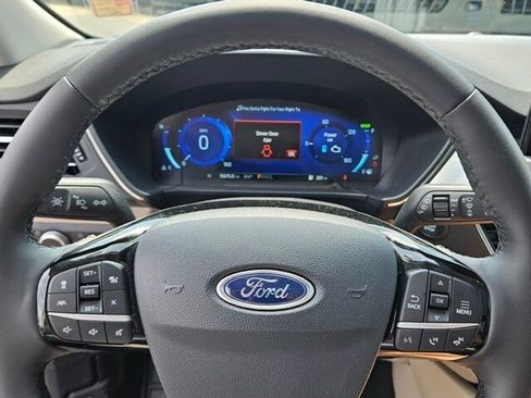 Used 2022 Ford Escape Titanium image 28