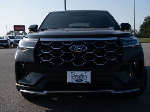 New 2026 Ford Explorer Platinum RWD image 2