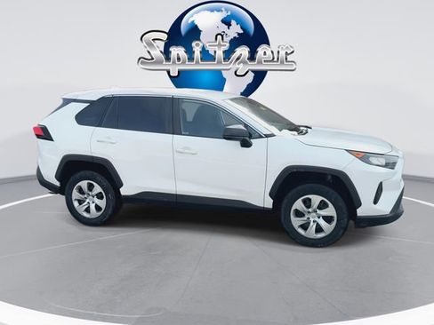 Used 2022 Toyota RAV4 LE image 2