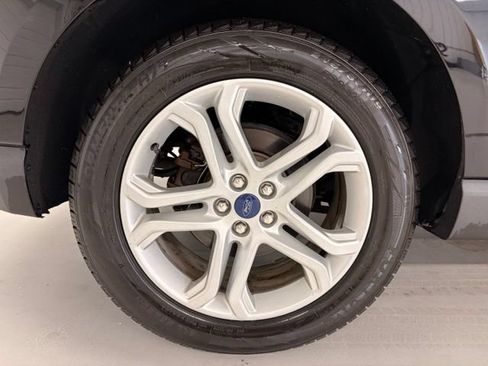 Used 2017 Ford Edge Titanium FWD image 7
