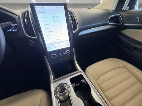 Used 2024 Ford Edge SEL w/ Convenience Package AWD/4WD image 3