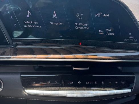 Used 2023 Cadillac Escalade ESV Premium Luxury Platinum AWD/4WD image 18