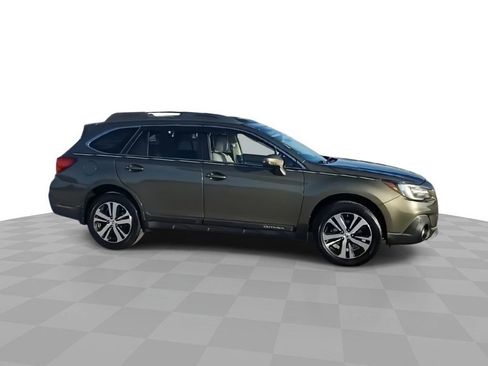 Used 2018 Subaru Outback 2.5i Limited image 9