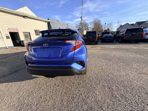 Used 2018 Toyota C-HR XLE 4dr Crossover image 9