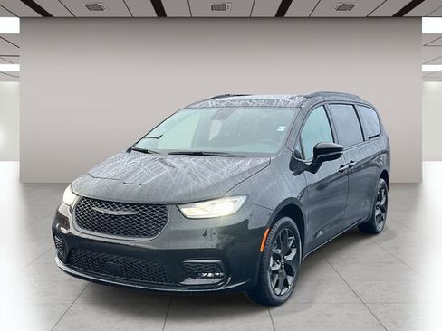 New 2026 Chrysler Pacifica Select w/ S Appearance Package image 8