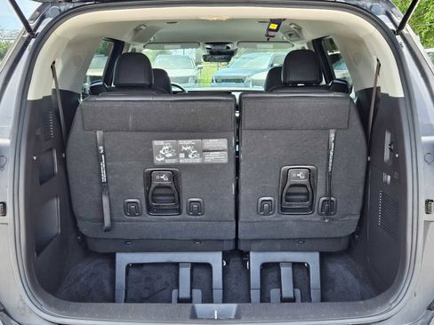 Used 2025 Kia Carnival FWD image 19