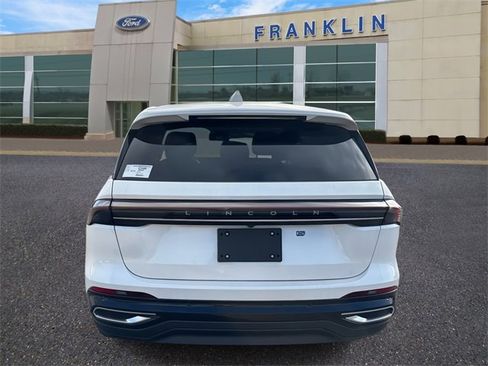 New 2026 Lincoln Nautilus Premier image 6