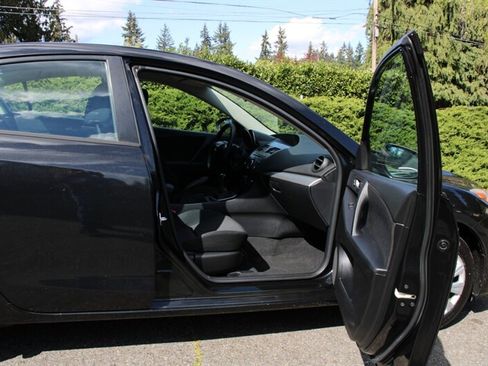 Used 2013 MAZDA MAZDA3 i Sport image 13