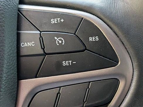 Used 2019 Jeep Grand Cherokee Limited w/ Luxury Group II AWD/4WD image 12
