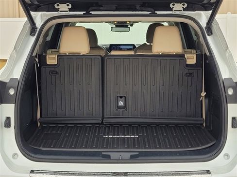 Used 2022 Toyota Highlander Platinum image 9